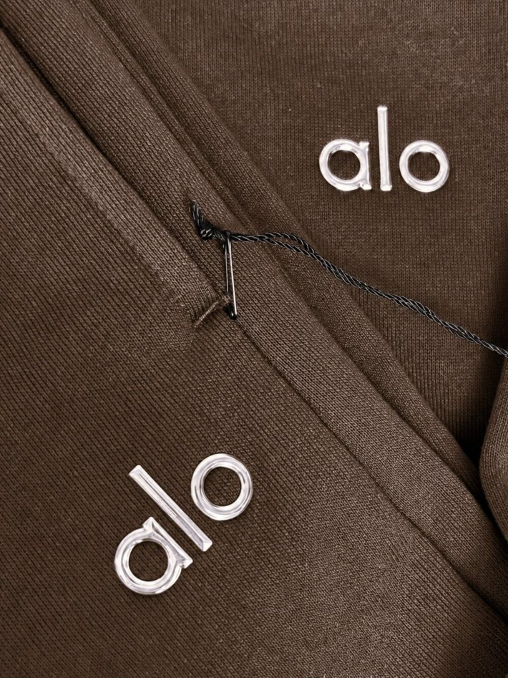 ALO Yoga Unisex Accolade Sweatshirt & Straight Leg Sweatpant Set Espresso M NWT - Picture 6 of 11